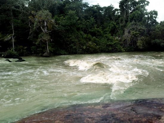 Cachoeira do Rio Barra Seca: Um Refúgio Natural em Vila Valério